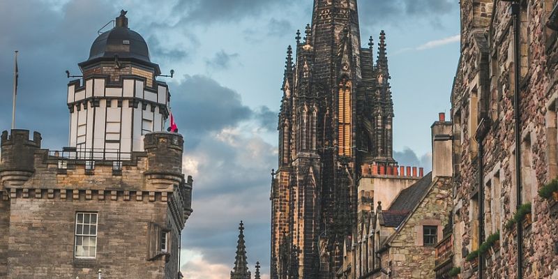 Stroll Along the Royal Mile